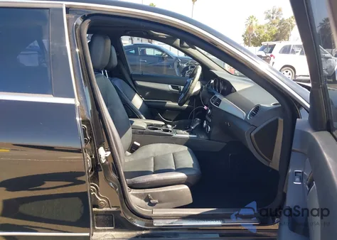 2012 Mercedes-Benz C 250 Sport из США, поврежденный, VIN WDDGF4HBXCR213926